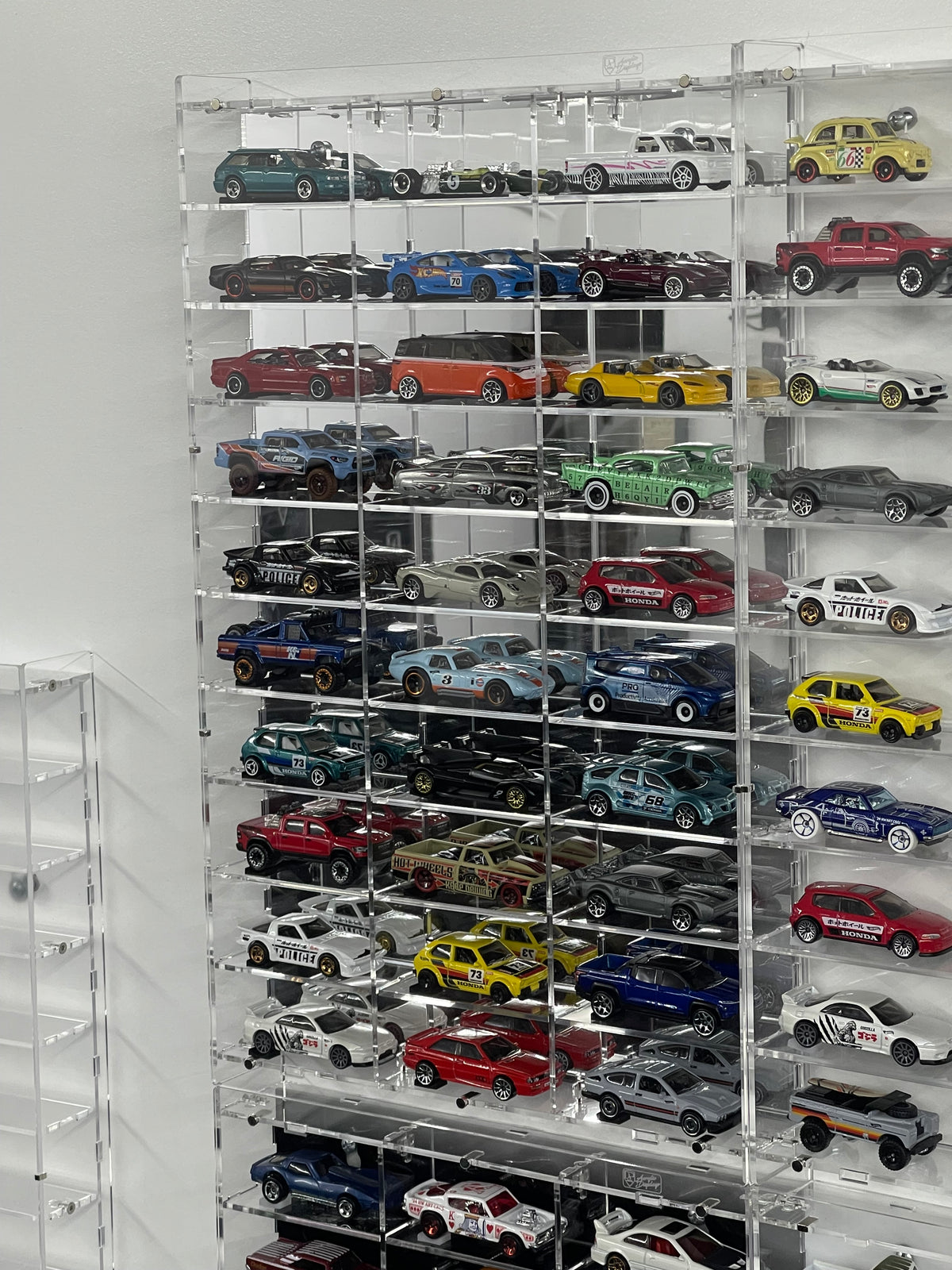 30 Loose Car Wall Mount Display -  Shop now at Diamond Protector